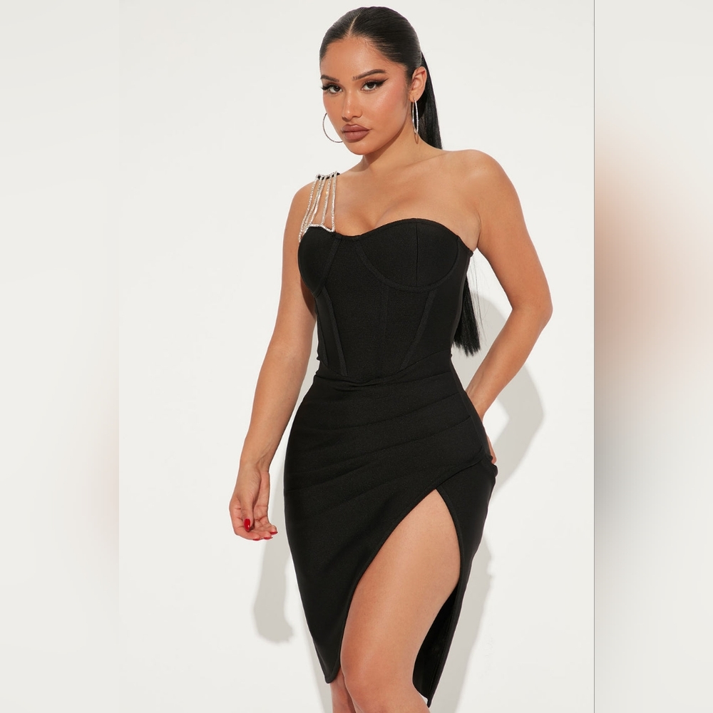 Fashion nova black dress